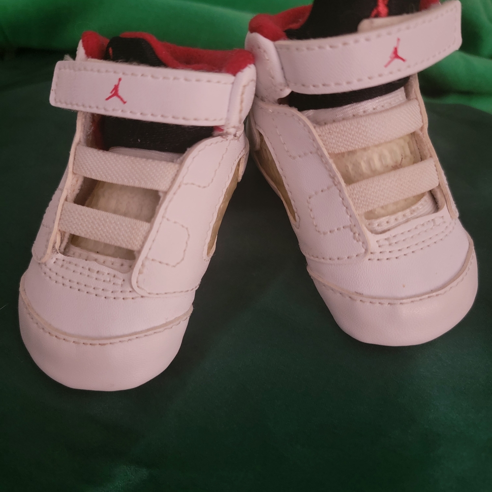 Jordan Baby Crib Shoes in White and Red